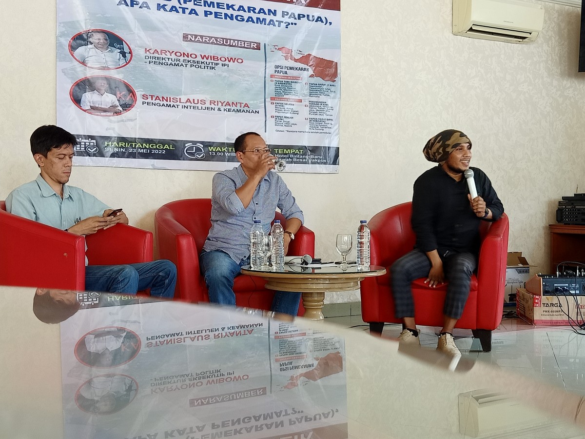 Diskusi Publik