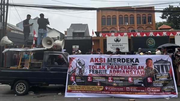 demonstrasi-di-depan-pn-jaksel-dok-istimewa-1787129076094_169